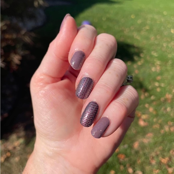 *Exclusive* Color Street: Go With the Workflow | Taupe Herringbone Pink Purple - Picture 6 of 10